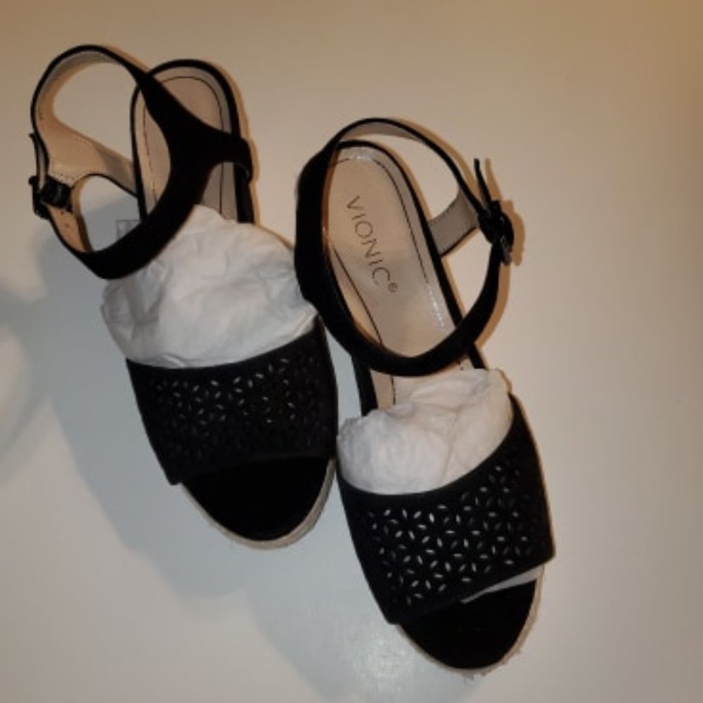 Vionic NWOB Ariel Black Espadrille Wedges - Sz. 9W